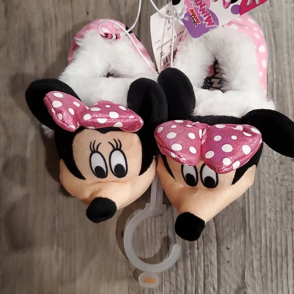 Minnie Mouse Slippers Size 5/6